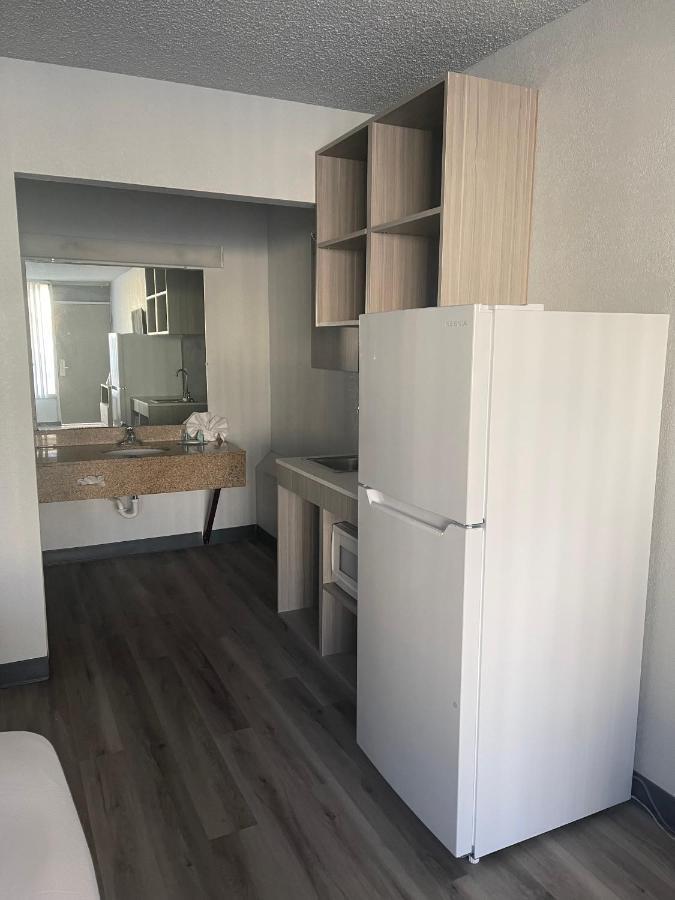 Suburban Studios Pueblo North Eksteriør billede