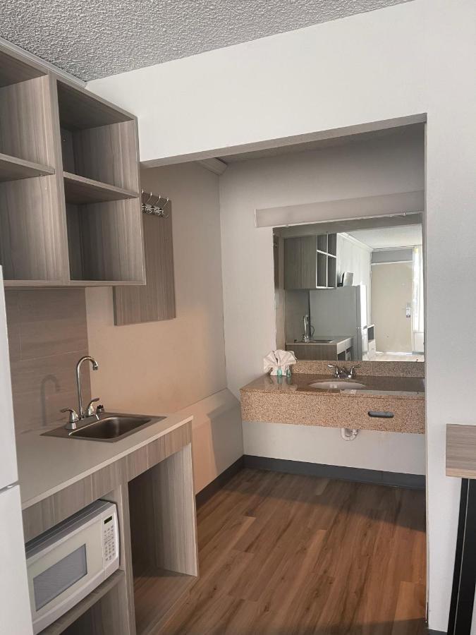 Suburban Studios Pueblo North Eksteriør billede