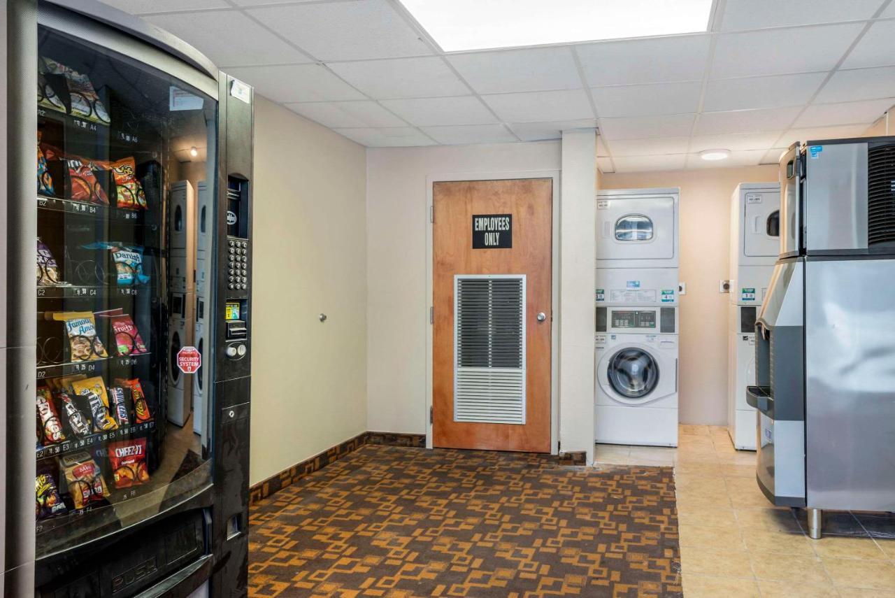 Suburban Studios Pueblo North Eksteriør billede